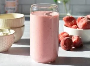 Panera Bread Menu with Prices 93 Panera Bread Strawberry Smoothie with Greek Yogurt 300x219 1